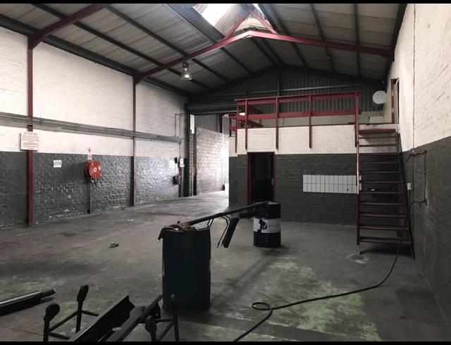 700M² WAREHOUSE TO LET IN OKAVANGO PARK